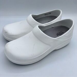 CROCS Neira Pro II Clogs White Size 7 Clean Nursing Kitchen, Garden professional